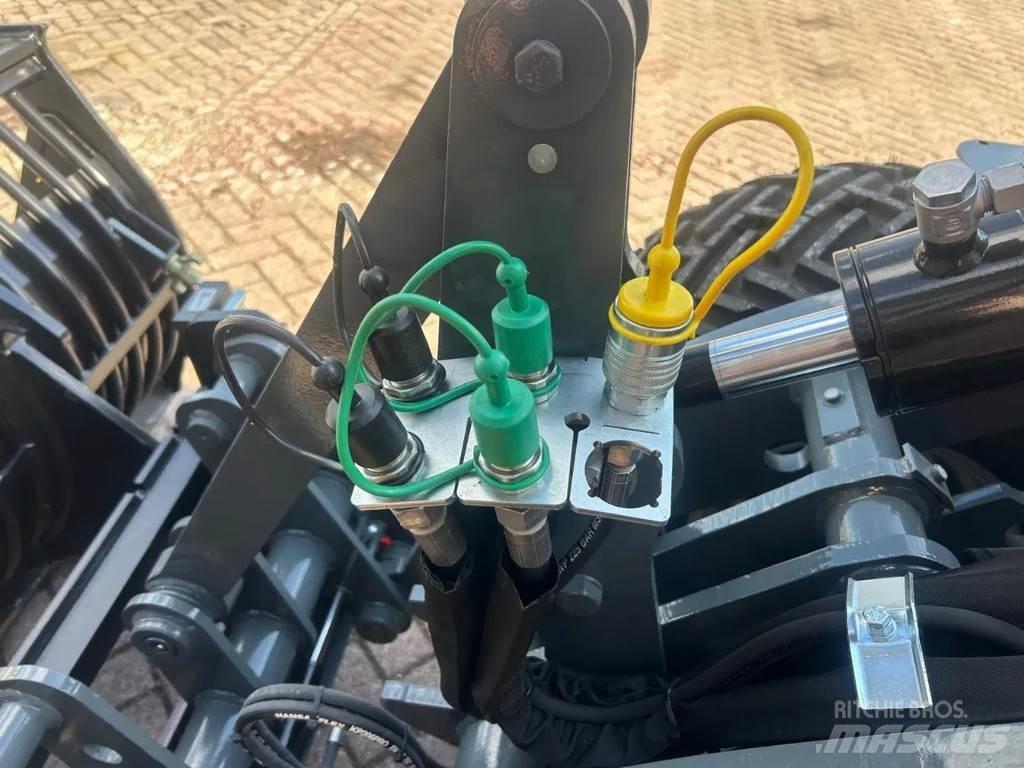 GiANT G2700 Mini Loader