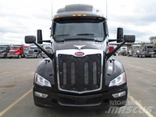 Peterbilt 579 Conventional Trucks / Tractor Trucks