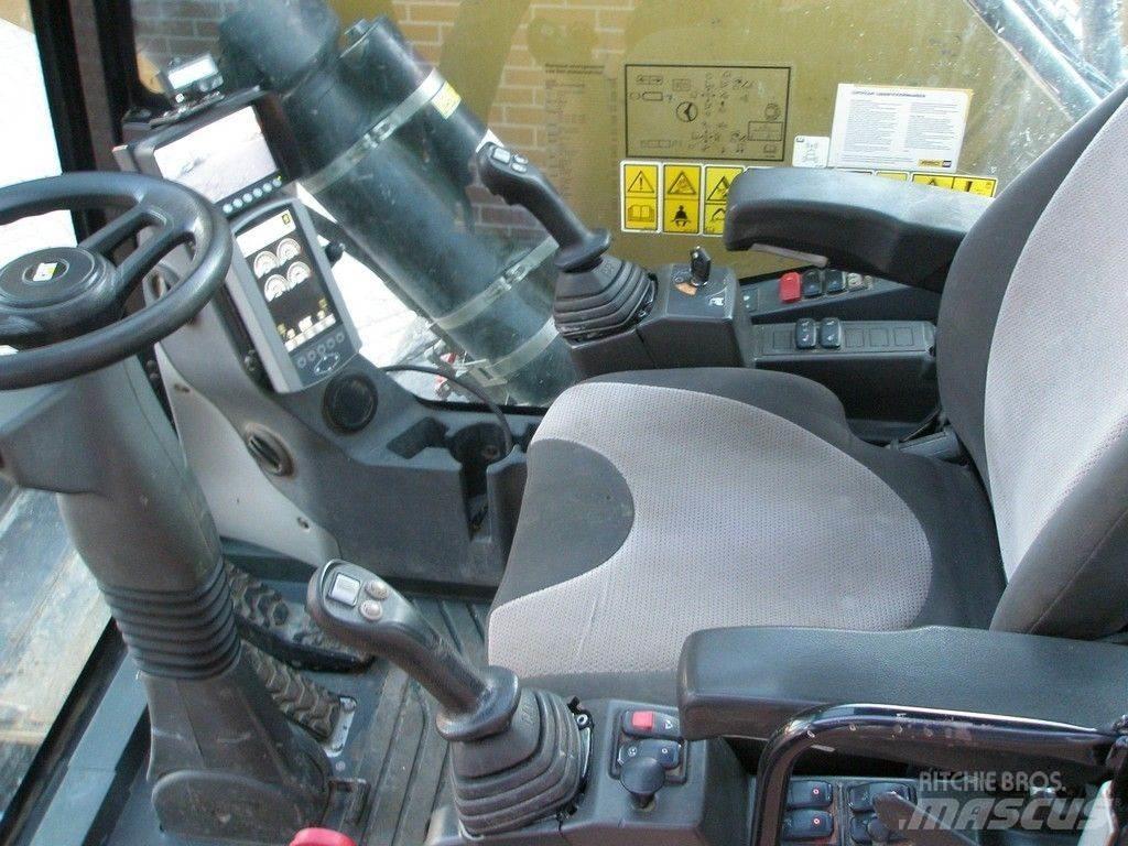 CAT MH3024 Waste / Industry Handlers