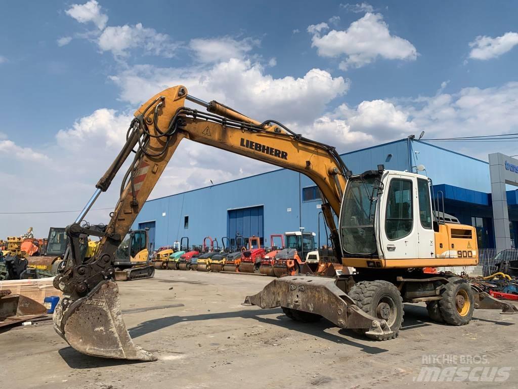 Liebherr A 900 C Wheeled Excavators