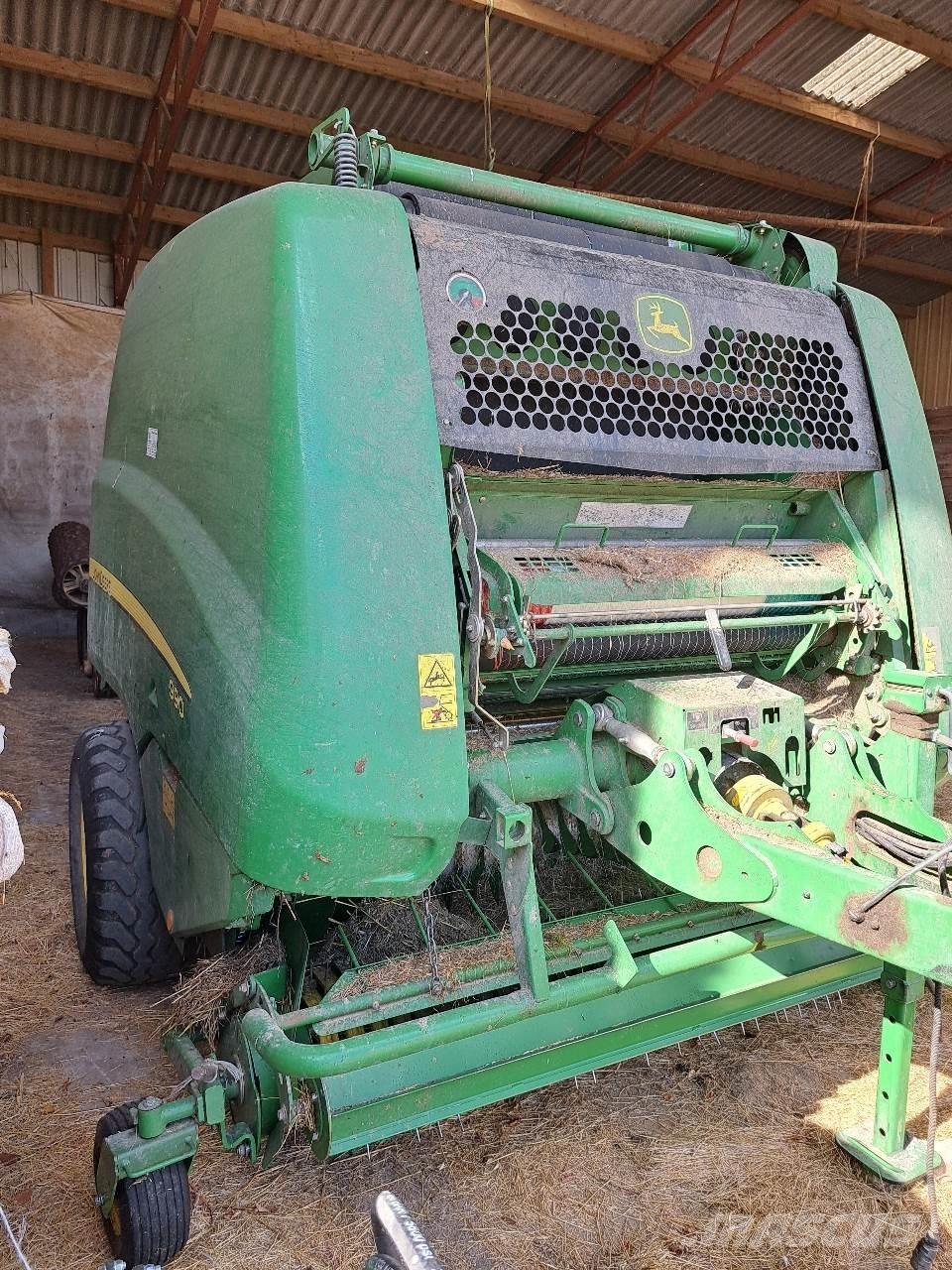 John Deere 990 Round Balers