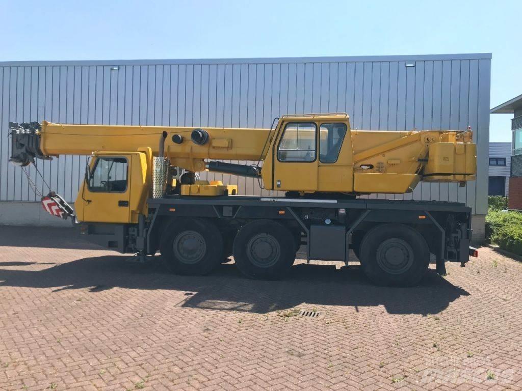 Grove GMK 3050 Mobile and all terrain cranes