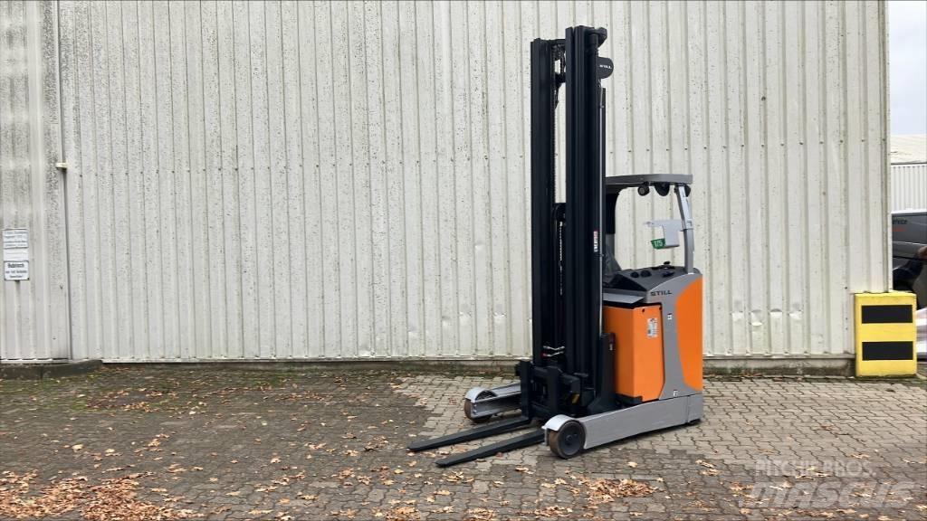 Still FMX 17 Reach trucks