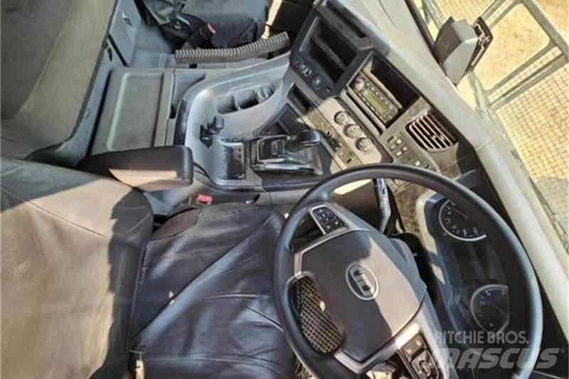 UD TRUCKS QUON Other Trucks