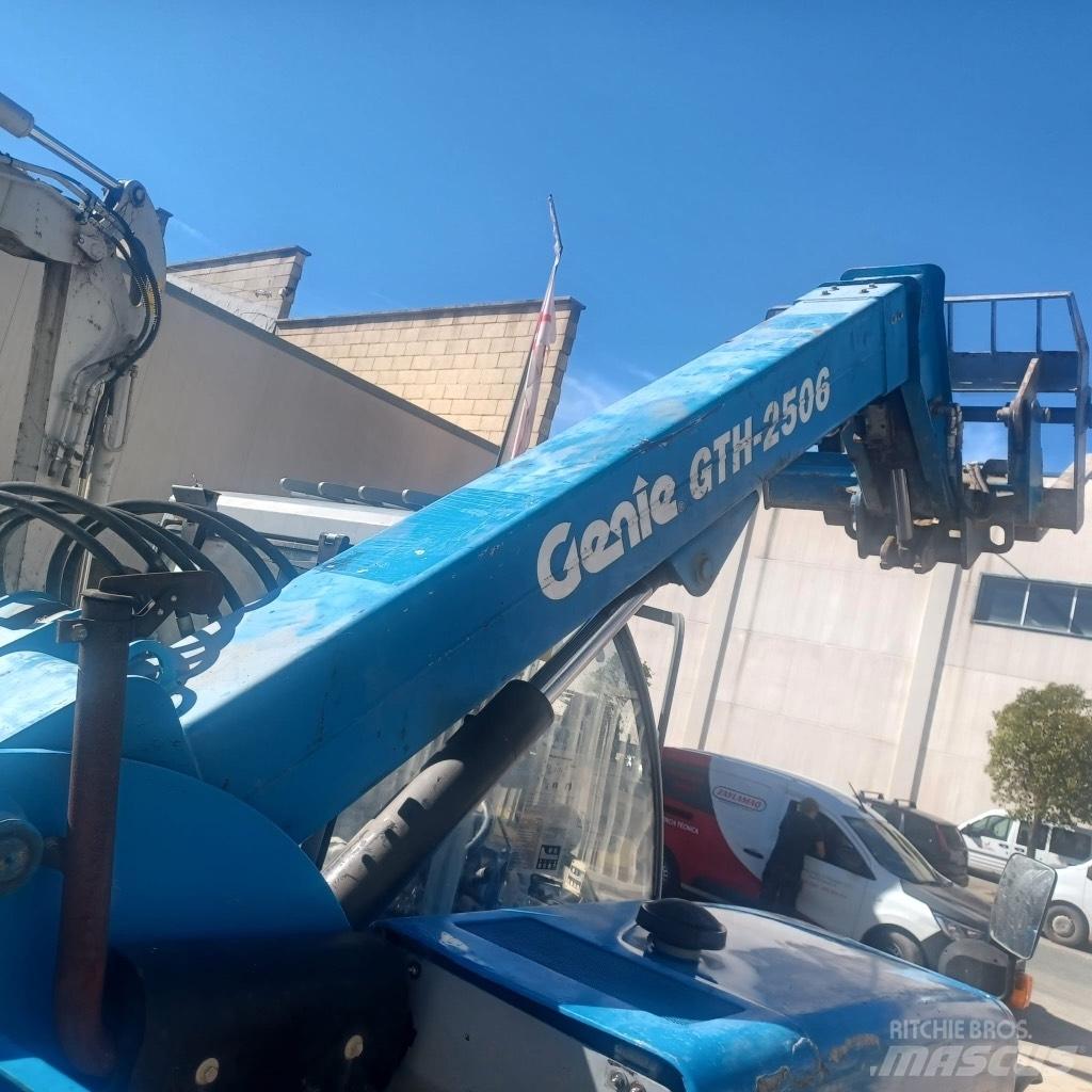 Genie GTH 2506 Telescopic Handlers