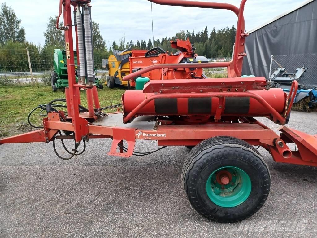 Kverneland 7517 Bale Wrappers