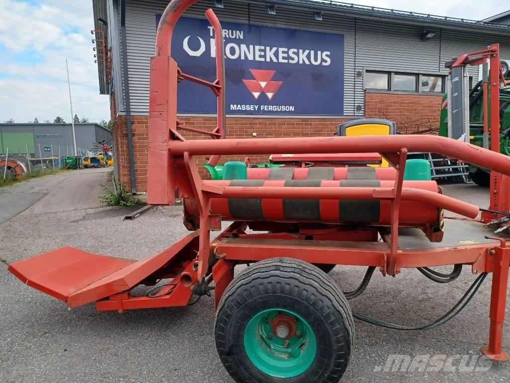 Kverneland 7517 Bale Wrappers