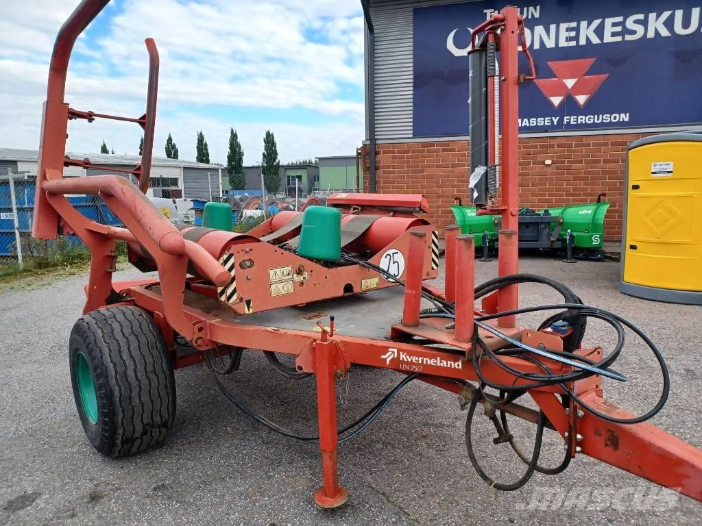 Kverneland 7517 Bale Wrappers