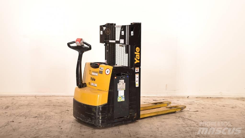 Yale MS 14 AC Pedestrian stacker