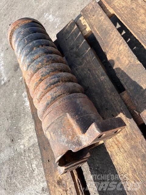 CAT 325 C NAPINACZ Tracks, chains and undercarriage