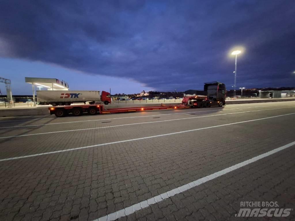 Scania R 560 Conventional Trucks / Tractor Trucks