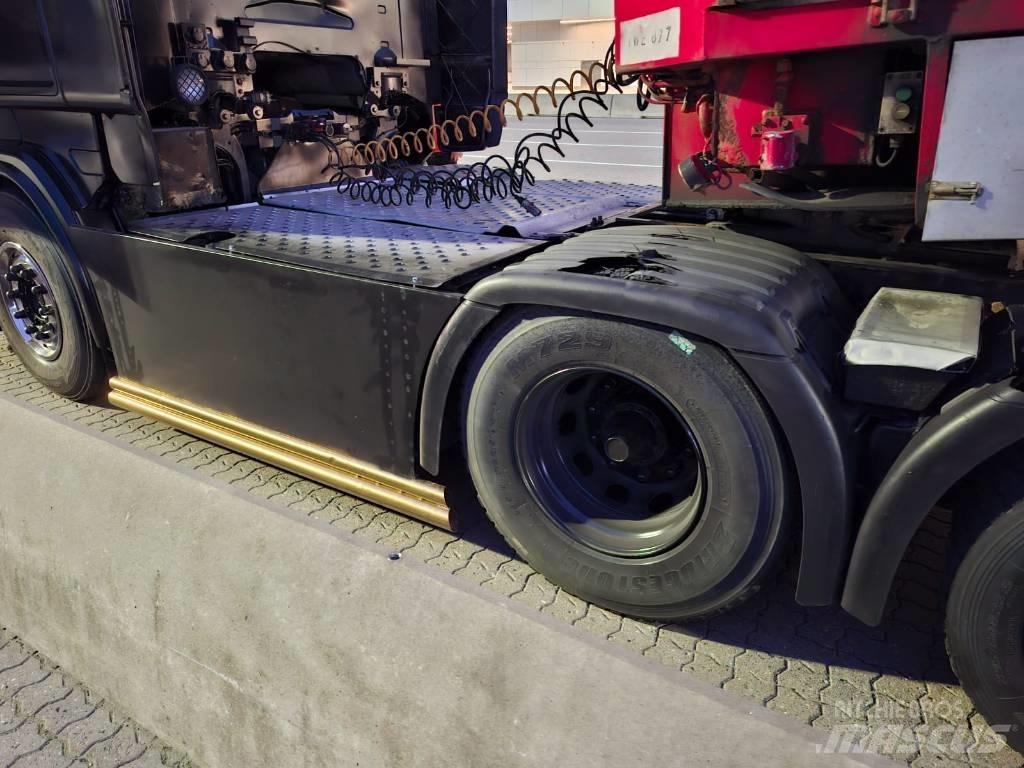 Scania R 560 Conventional Trucks / Tractor Trucks