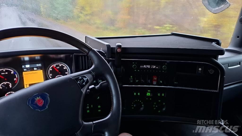 Scania R 560 Conventional Trucks / Tractor Trucks