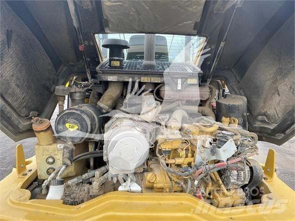 CAT 906M Wheel Loaders