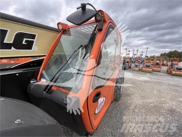 JLG 742 Telescopic Handlers