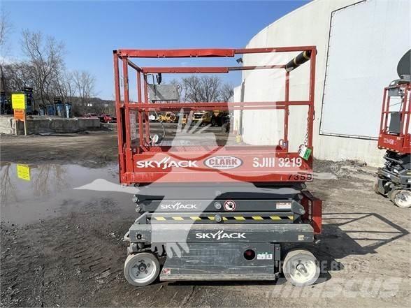 SkyJack SJ3219 Scissor Lifts