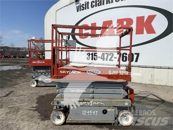 SkyJack SJ3219 Scissor Lifts