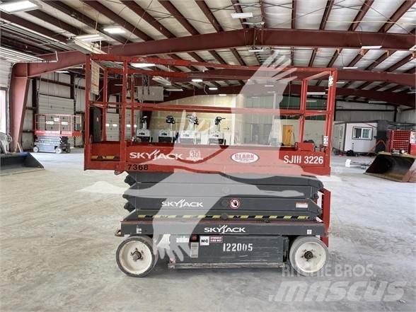 SkyJack SJ3226 Scissor Lifts