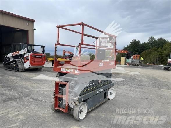 SkyJack SJ3226 Scissor Lifts