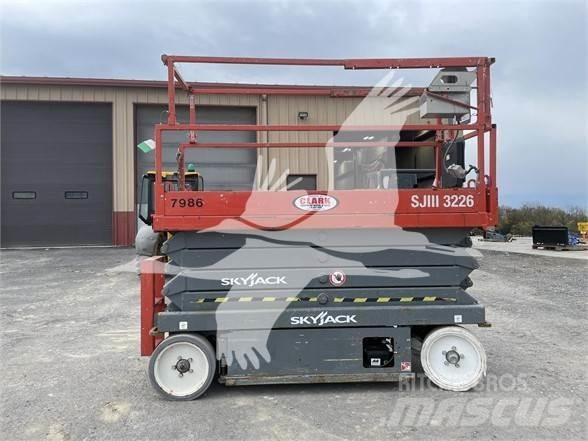 SkyJack SJ3226 Scissor Lifts