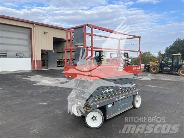 SkyJack SJ3226 Scissor Lifts