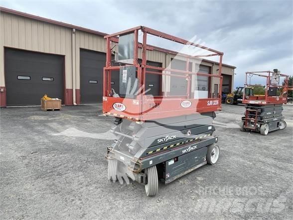 SkyJack SJ3226 Scissor Lifts