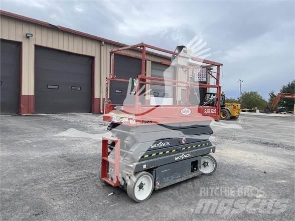 SkyJack SJ3226 Scissor Lifts