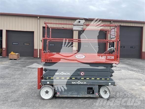SkyJack SJ3226 Scissor Lifts