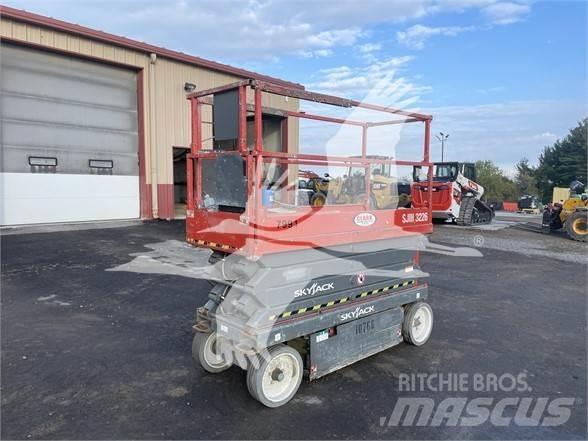 SkyJack SJ3226 Scissor Lifts
