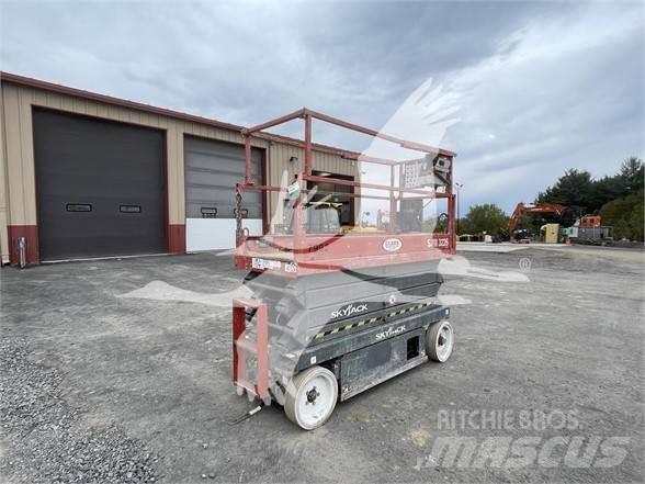SkyJack SJ3226 Scissor Lifts