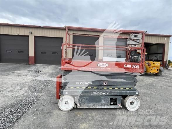 SkyJack SJ3226 Scissor Lifts