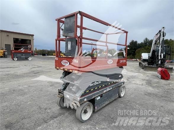 SkyJack SJ3226 Scissor Lifts