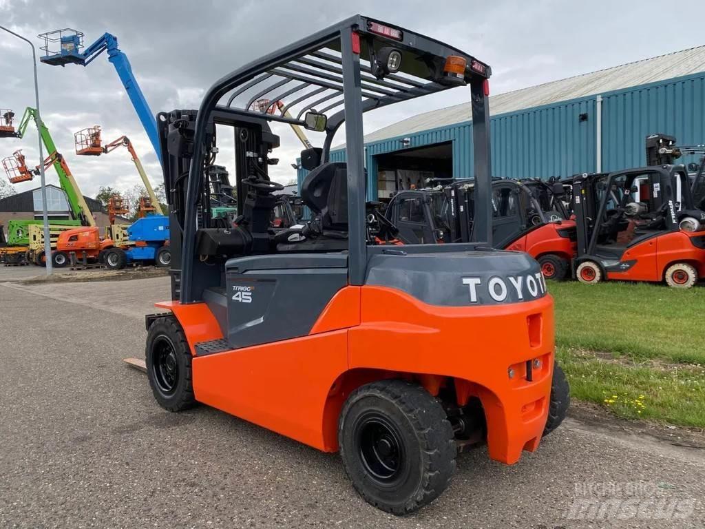 Toyota 8FBMT45 Electric Forklifts