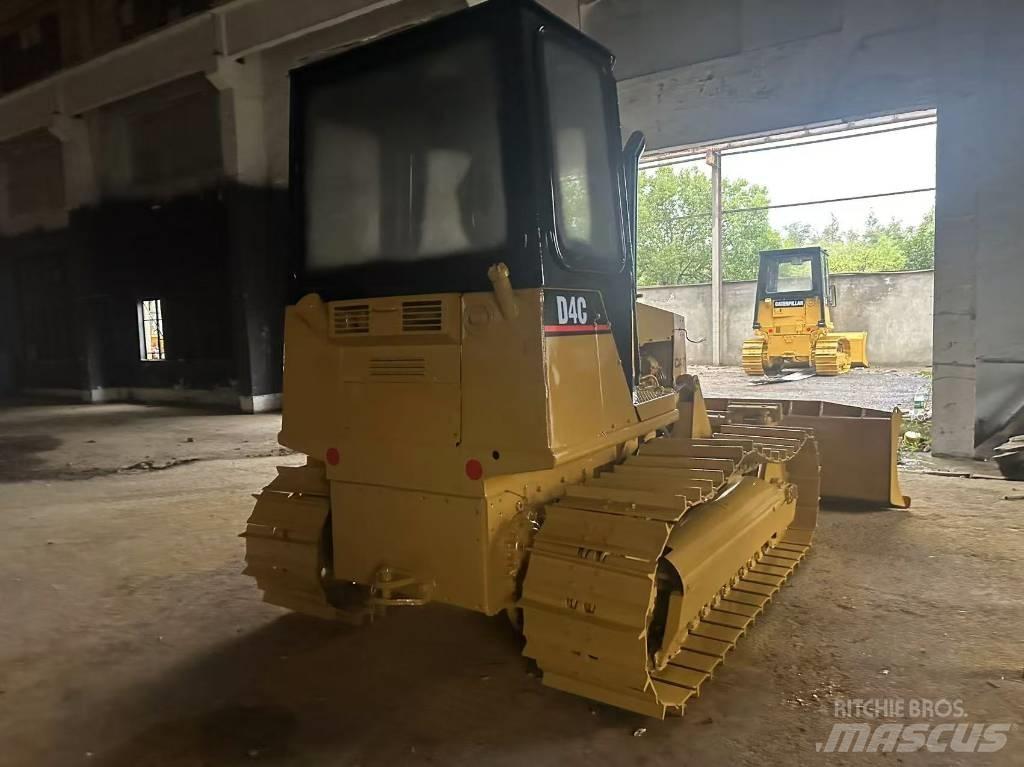 CAT D 4 C Crawler dozers
