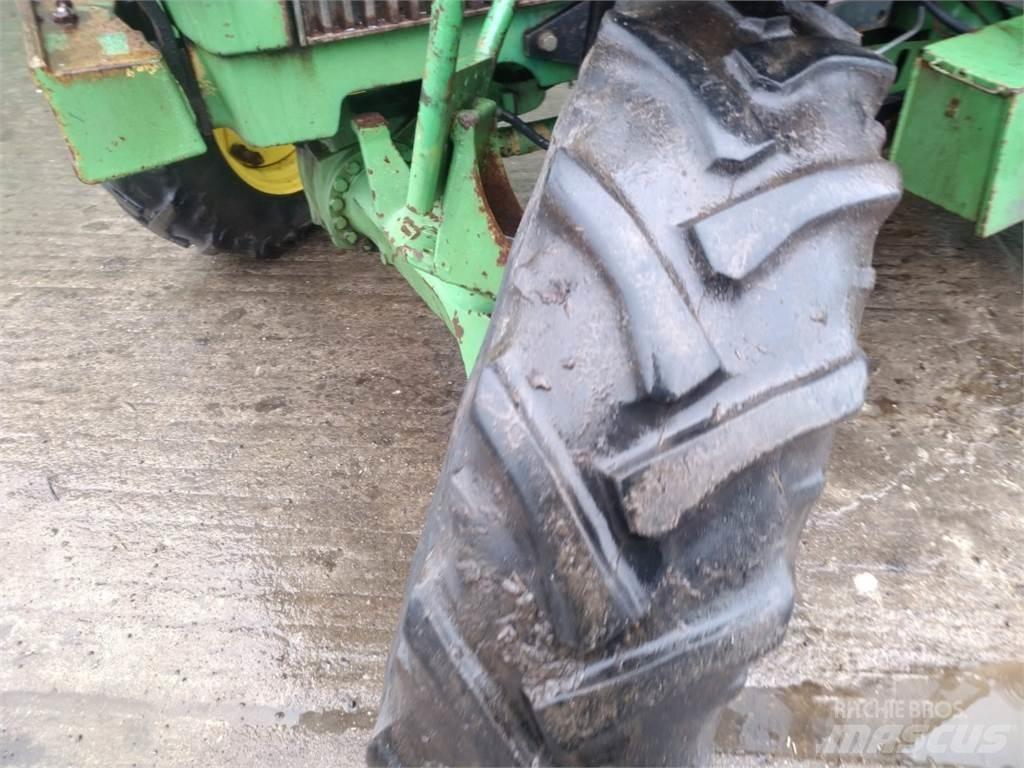 John Deere 1850 Tractors