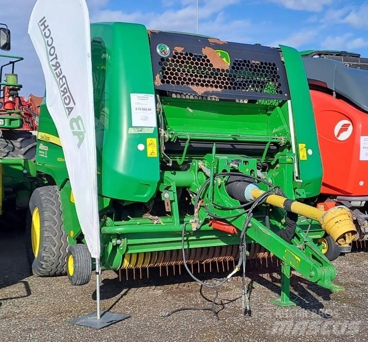 John Deere 960 Round Balers