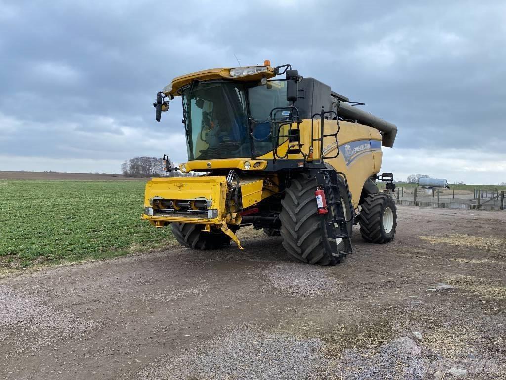 New Holland CX 8090 Combine Harvesters