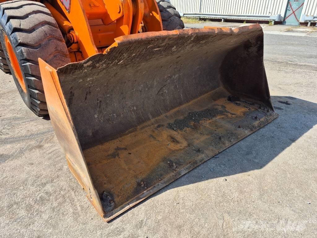 Doosan Mega 200 Wheel Loaders