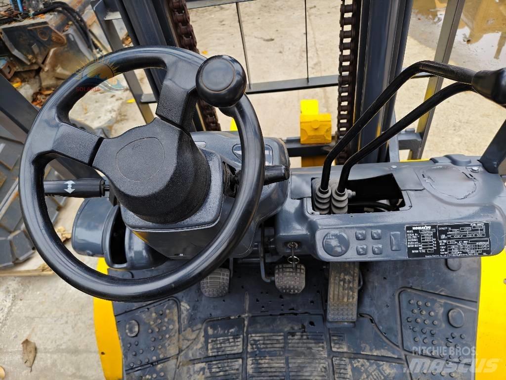 Komatsu FD 30 T-17 Diesel Forklifts