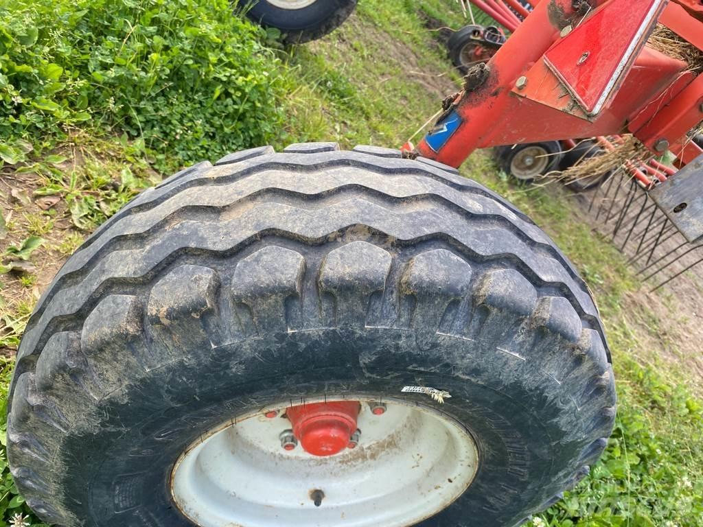 Kuhn GA 7301 Swathers \ Windrowers