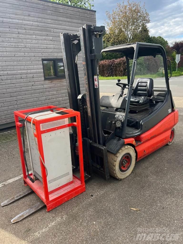 Linde E30-01 Electric Forklifts