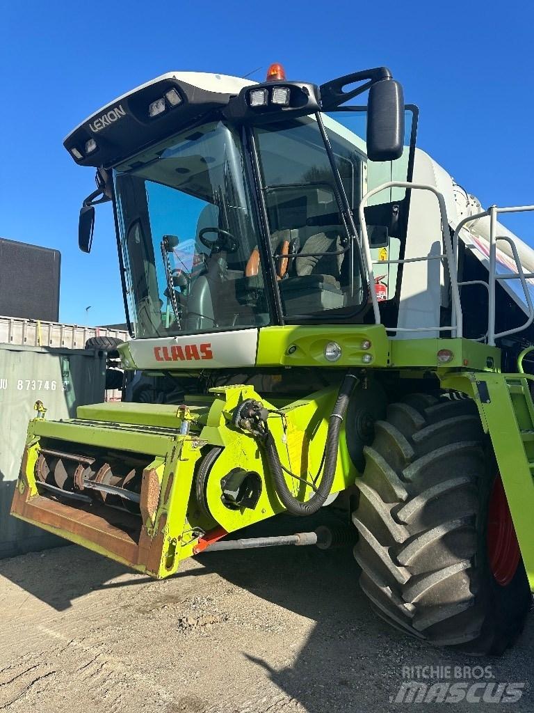 CLAAS Lexion 560 Combine Harvesters
