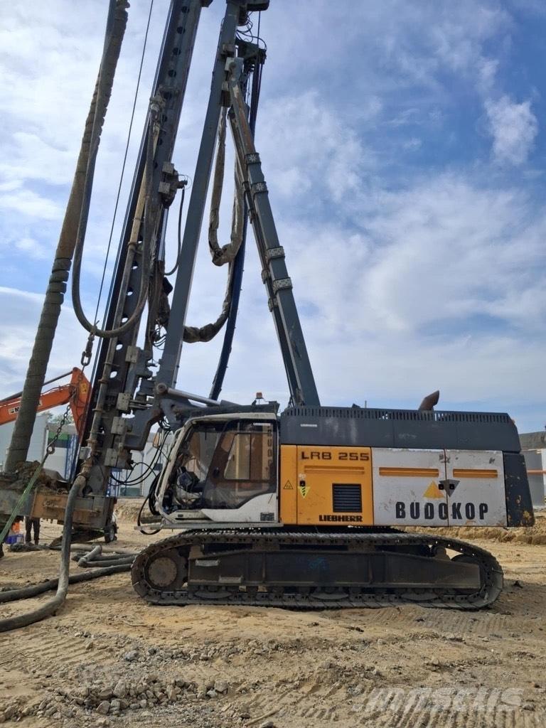 Liebherr LRB255 Piling rigs