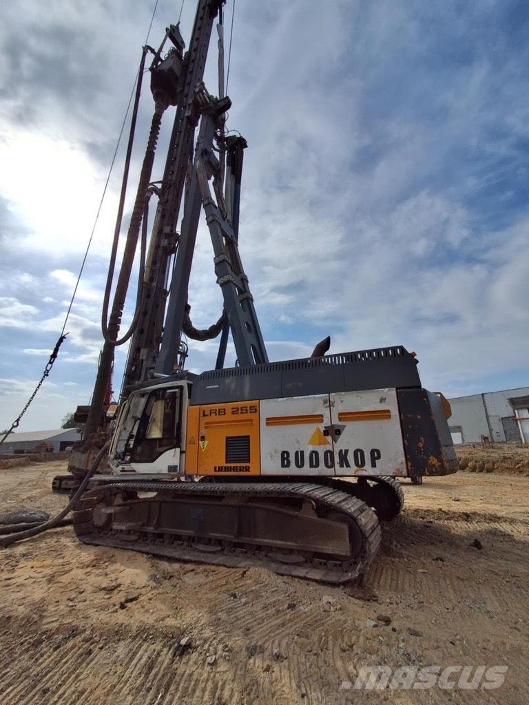 Liebherr LRB255 Piling rigs