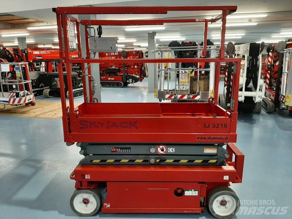 SkyJack SJIII 3215 Scissor Lifts