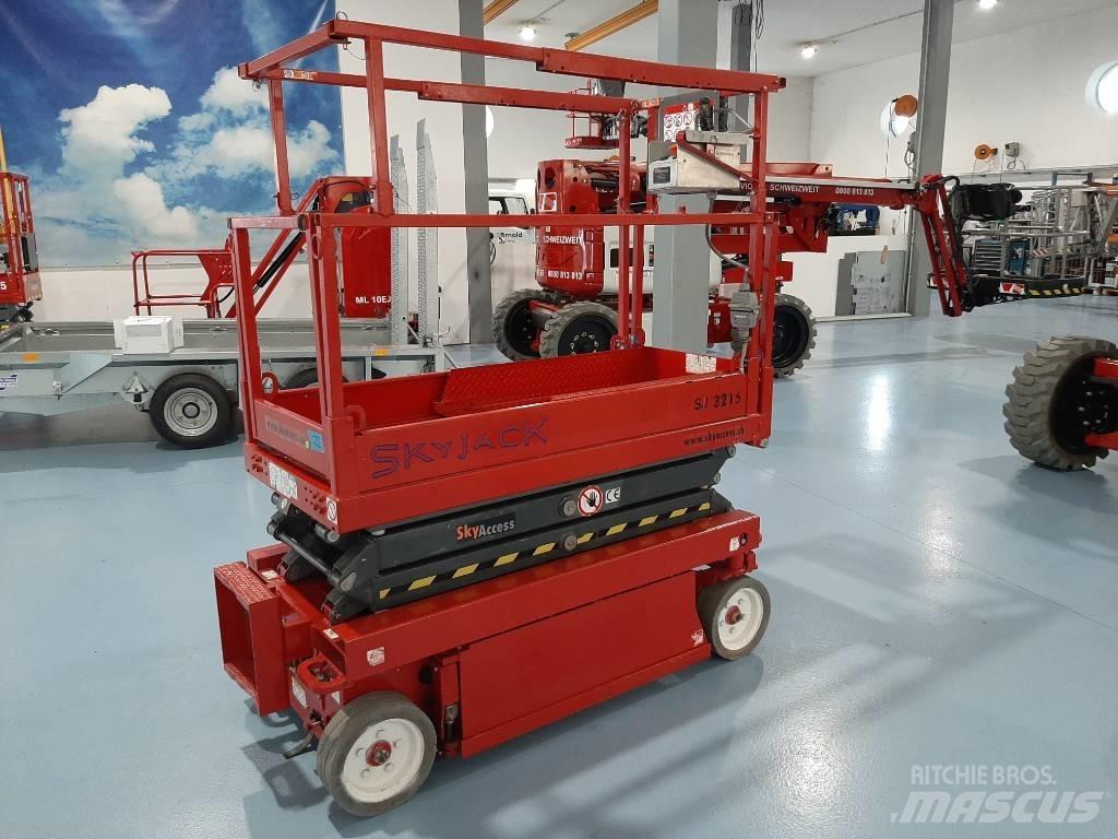 SkyJack SJIII 3215 Scissor Lifts