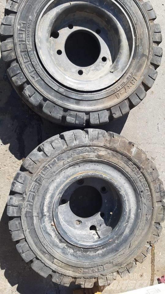 Bobcat 2000 Tires, wheels and rims