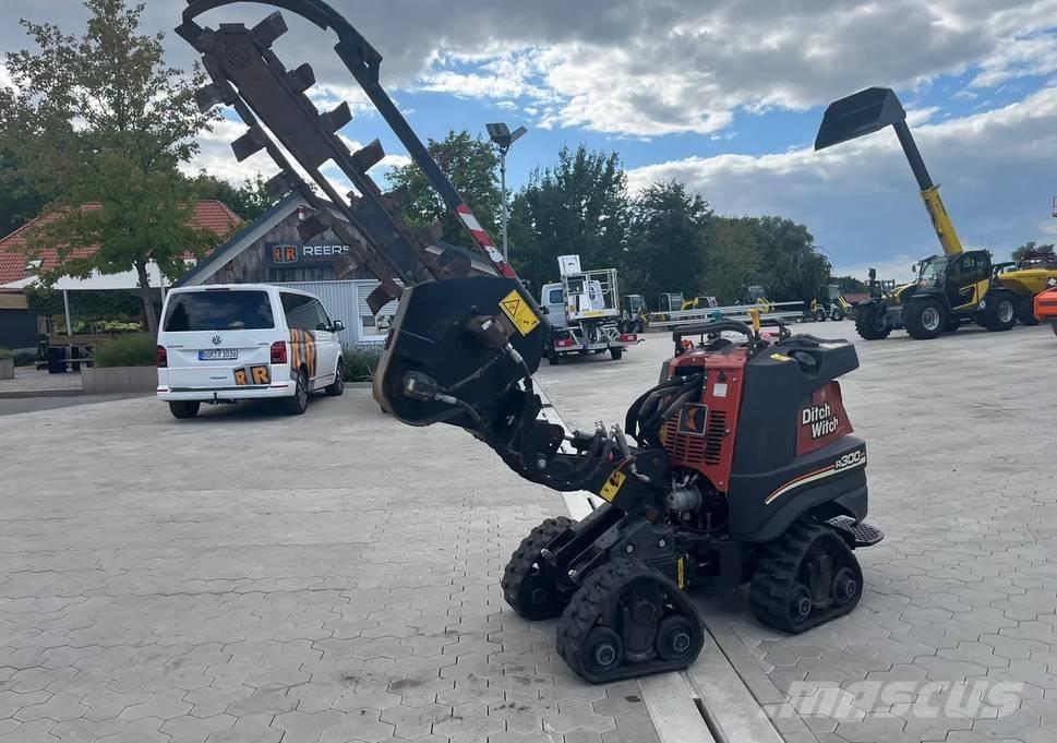 Ditch Witch R300 Tracked Dumpers