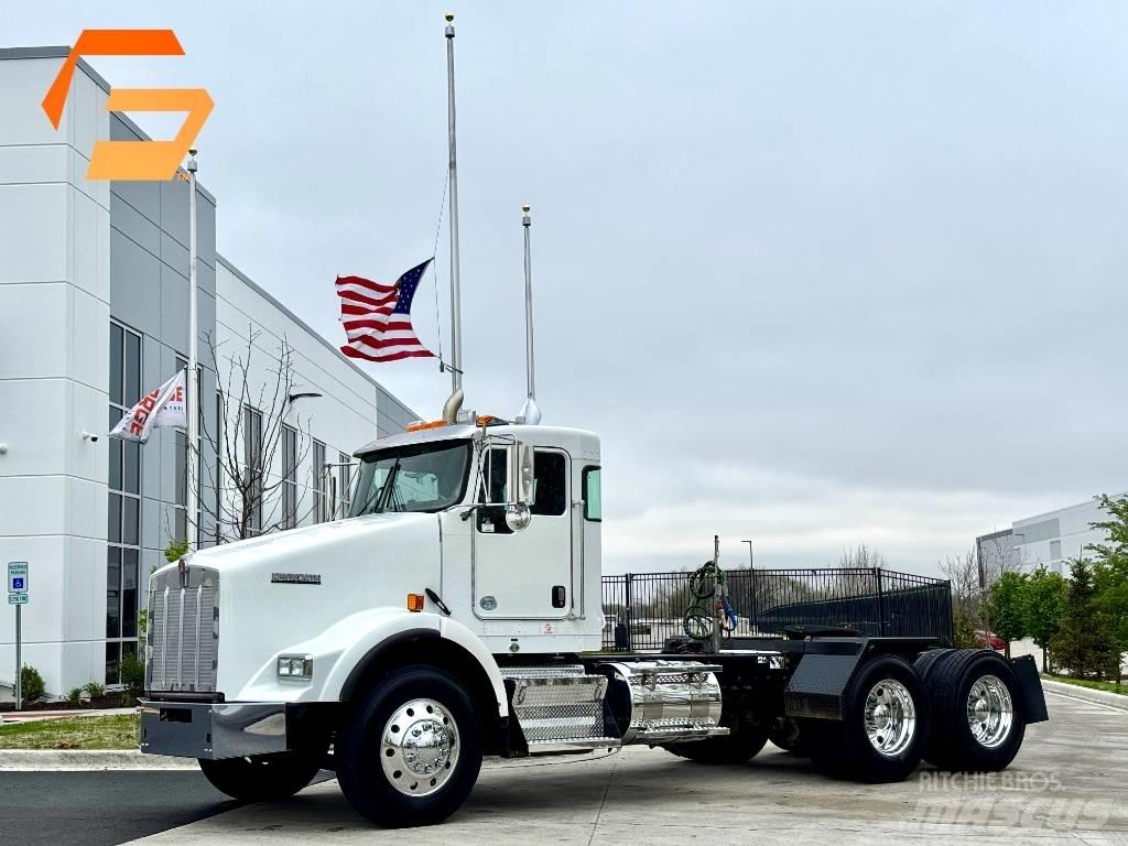 Kenworth T800 Conventional Trucks / Tractor Trucks