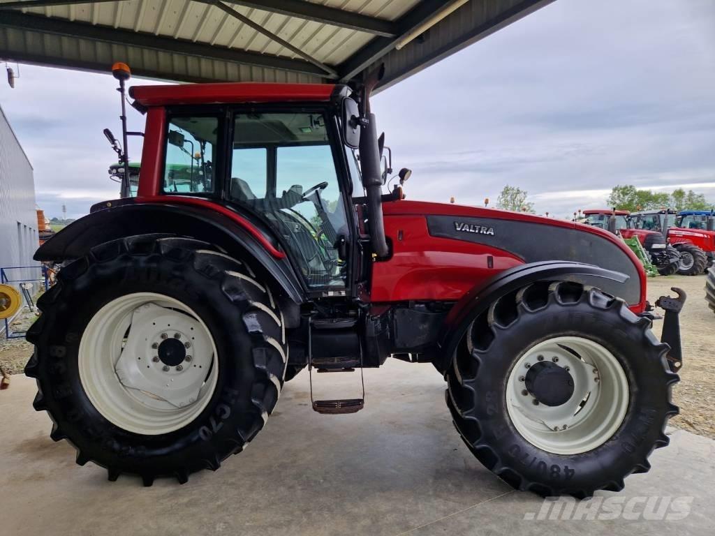 Valtra T 171 Tractors